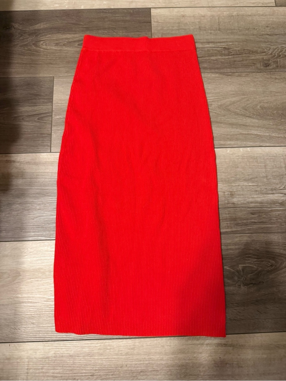 Lita by Ciara - Red Ribbed Button-Detail Midi Skirt - Picture 5 of 8